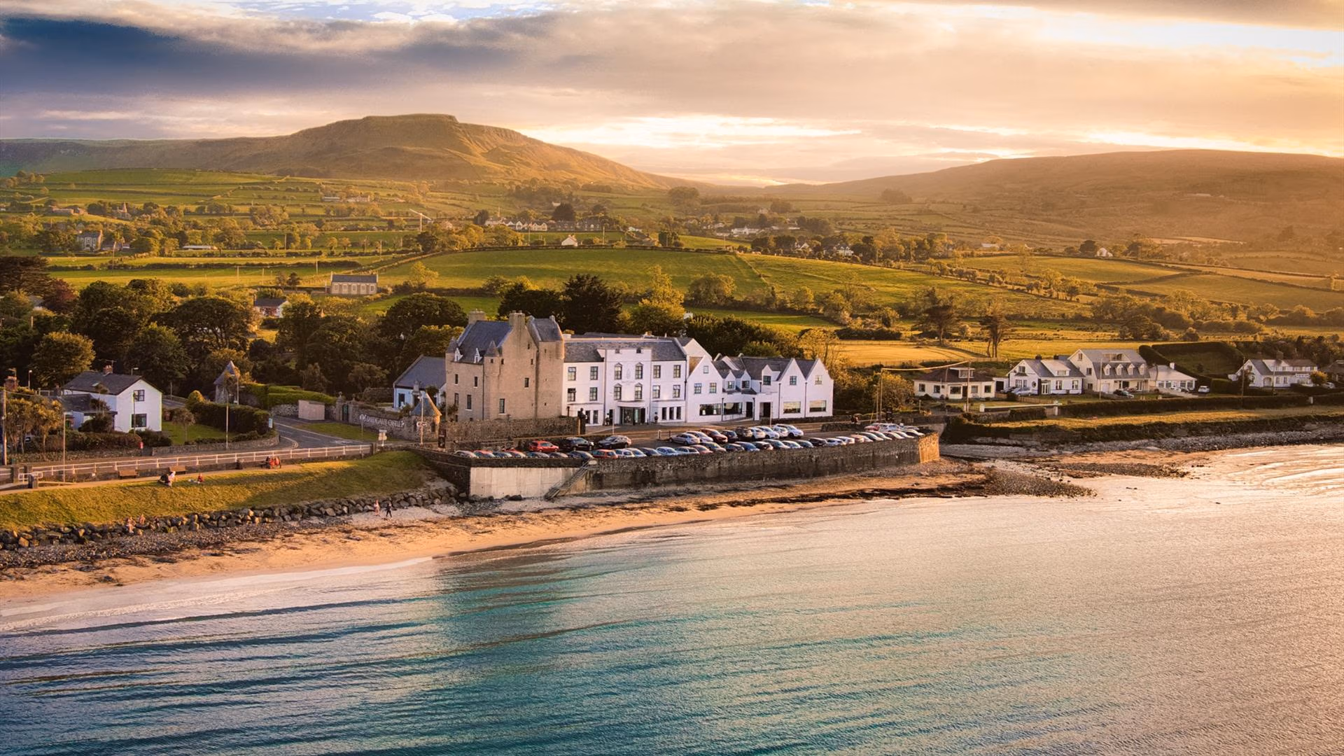 NOCHE DE LEYENDA: Ballygally Castle, Irlanda del Norte
