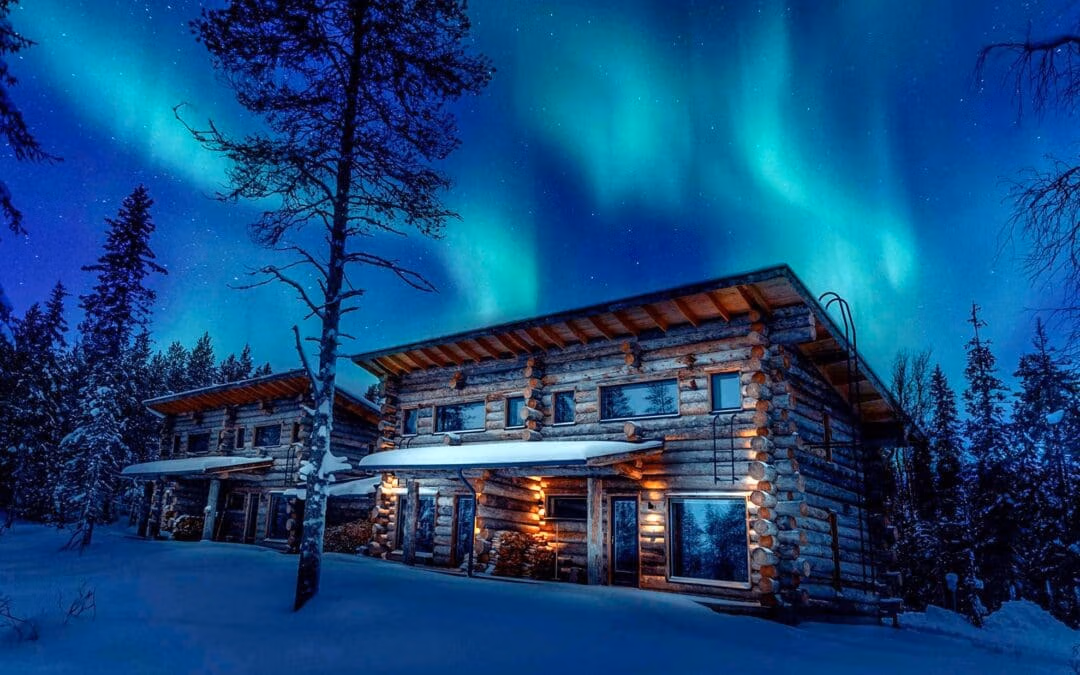 Cabana-en-Ruka-con-auroras-boreales
