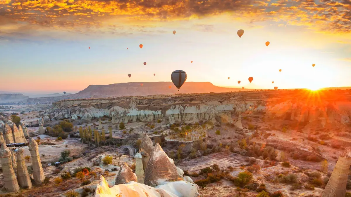 Davalia travel - Sunrise in Cappadocia