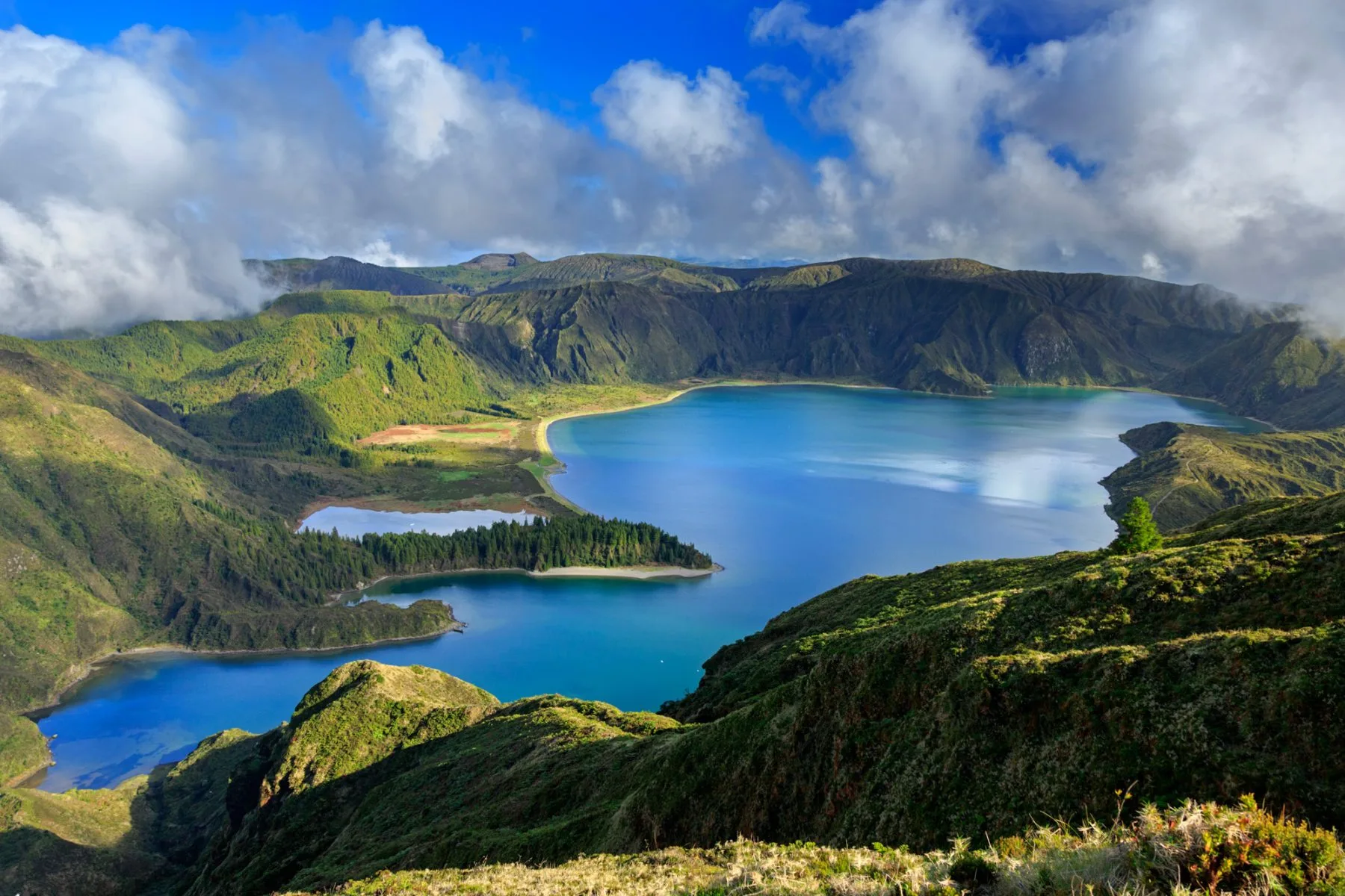 Azores con amigos: El equilibrio perfecto entre aventura volcánica y sofisticación